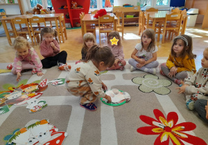 Zabawy matematyczne w Dzień Grzyba - klasyfikowanie - jadalne / trujące