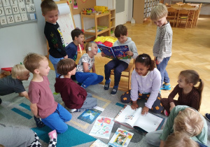 Dzień Głośnego Czytania - czytanie koleżankom i kolegom