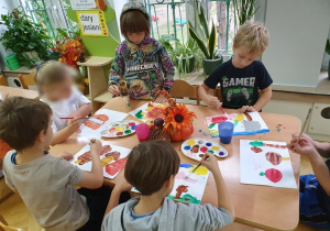 Zajęcia plastyczne - malowanie martwej natury