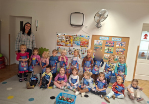 Wspólne pozowanie w fartuszkach ochronnych