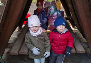 Nasze schronienie na placu zabaw cz 2