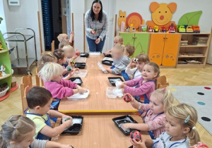 Dzień Mycia Rąk - kąpiel piłeczek i przy okazji rączek