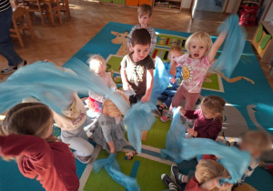 "Znikaj deszczu" - zabawa z deszczem