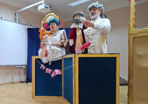 Teatrzyk "Trzy razy Królewna, Trzy razy Smok”