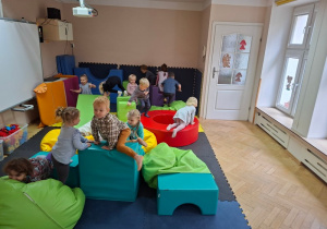 Gimnastyka Smyka - zabawy w sali ruchowej