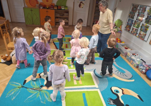 Zabawa ruchowa z panią Ewą