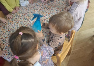 Przygotowanie do zajęć plastycznych "Liście"