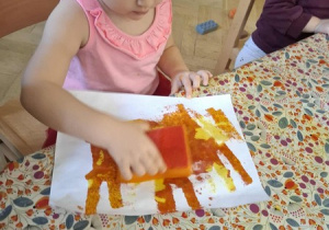 Tworzenie pracy plastycznej przy użyciu materiałów spożywczych cz 2