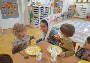 Dzień Uśmiechu i odwiedziny naszego wspaniałego uśmiechniętego Króliczka