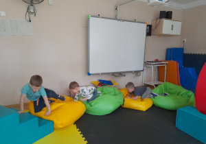 Tor przeszkód, który sprawia nam wiele radości oraz pozwala wspaniale ćwiczyć nasze ciała