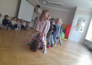 Tunel to kolejna wspaniała zabawa integracyjna, w której uczymy się m.in troszczyć o siebie na wzajem i współpracować