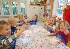 Niektórzy z nas przezwyciężyli strach przed dotknięciem tej konsystencji