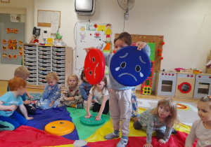 Czasami w jednym momencie mamy w sercu różne emocje - próba nazywania tego co czujemy słuchając różnych utworów muzycznych