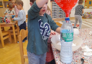 Do stworzenia gniotków użyliśmy mąki ziemniaczanej i baloników