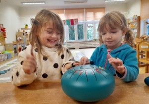 W Krainie Emocji czekał na nas niesamowity instrument - Tambu, którego dźwięk niesamowicie nas wyciszał, a gra na nim rozwijała nasze muzyczne umiejętności