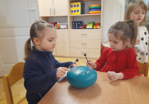 Piękny nowy instrument - Tambu