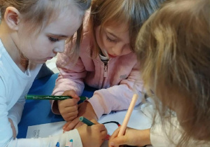 Zabawy z Panią Alą z ozobotami