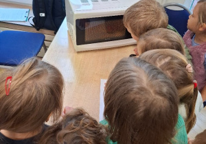 Obserwujemy jak stworzone farby pod wpływem ciepła rosną