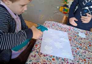 Spryskiwacz, trochę wody, soda i zaczynamy tworzyć magiczne obrazki