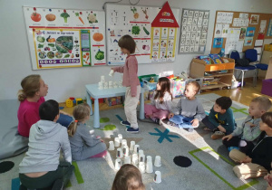 Poznając nowe słowa na angielskim, utrwalając sobie już znane, ćwiczymy wiele innych rzeczy - współdziałanie, precyzję, koncentrację