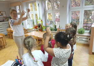 Zajęcia z językiem angielskim - Taniec ze szkieletem