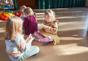 Czwartkowe zabawy muzyczne z Panią Krysią W MDKu