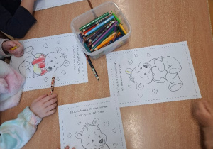 Dzień Pluszowego Misia - kolorowanie wg instrukcji, ćwiczenie rączek, słuchu oraz koncentracji