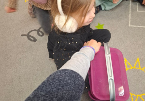 Poznajemy nasze zmysły. Zabawy z wykorzystaniem zmysłu dotyku