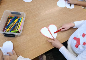 Serduszko dla Polski - zajęcia plastyczne