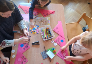 Zabawy plastyczne z okazji obchodów Dnia Postaci z Bajek