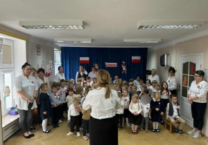 Wspólne zdjęcie po akcji "Szkoła do Hymnu"