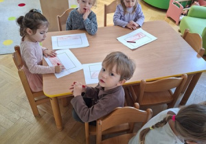 "Moja flaga państwowa" - zajęcia plastyczne