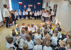 Występ najstarszej grupy z okazji "Dnia Niepodległości"