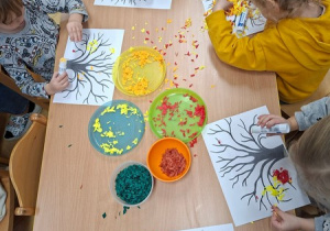 Ozdabianie jesiennych drzew cz 3