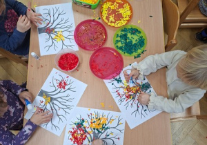 Ozdabianie jesiennych drzew cz 4