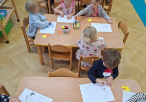 Ozdabianie jeżyka Gacka - zajęcia plastyczne