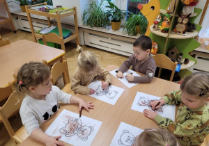 Sikorki tworzą brązowe misie cz 1