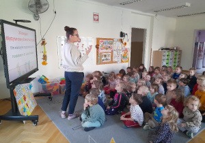 Międzynarodowy Dzień Praw Dzieci - wspólnie z Dzięciołami i Sójkami oglądaliśmy film przygotowany przez Panią Kasię - a my byliśmy w nim prawdziwymi aktorami