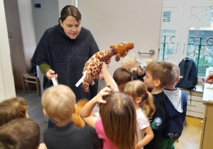 Pani Ewa - koordynatorka akcji - była zaskoczona ilością Misiów, które do niej przyszły