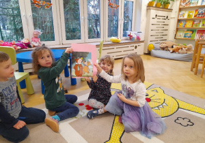 Miś Koralgol, Miś Uszatek, Gumisie, Kubuś Puchatek to tylko przykłady dawnych bajek, które nie tylko bawią, ale i uczą