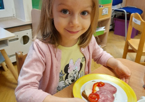 aż ślinka cieknie, a my po zjedzeniu tak pysznego śniadania mamy siłę do zabawy i nauki