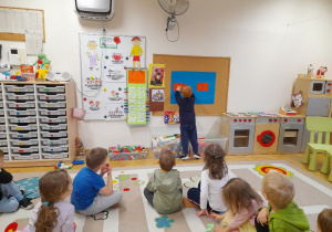 Zabawy z językiem angielskim - tym razem budujemy dom - It is a House...