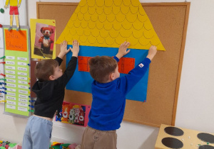 It is a window, window... and roof...nauka piosenki angażując całe ciało - łatwiej nam wtedy zapamiętać nowe słowa