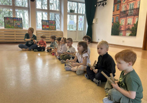 Kap, kap, kap, chlap , chlap, chlap - zabawy z klawesami kształtujące poczucie rytmu u Pani Krysi