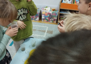 Rozpoznajemy zapachy - zabawy badawcze