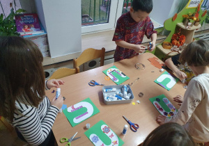 Utrwalamy poznane litery - zajęcia plastyczne