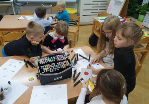 Zajęcia twórcze z wolontariuszką Mają