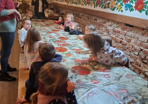 Szykujemy się do warsztatów, na których będziemy tworzyli choinki