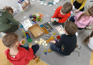 Integrowanie grupy przy wspólnej zabawie