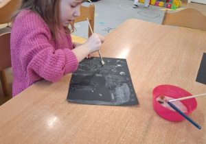 Tworzenie magicznych obrazków zimowych - rozwijanie wyobraźni oraz zainteresowań badawczych